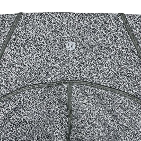 Lululemon Train Times 7/8 Pant 25" In Fractal Alpine White Black Size 4 - Picture 9 of 10